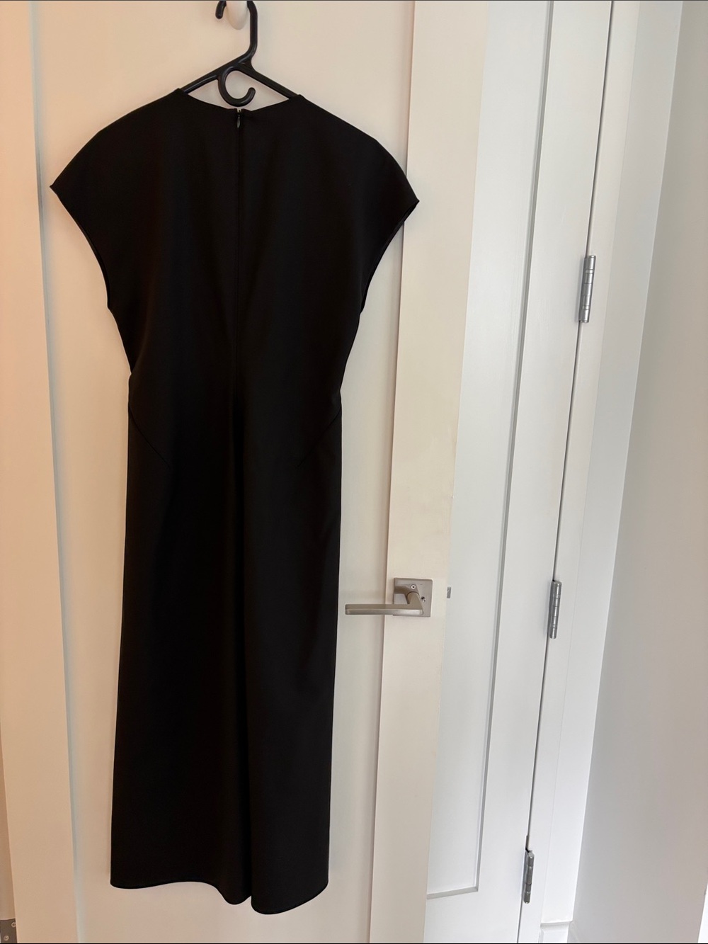 NWOT Massimo Dutti Black V‑Neck Cap‑Sleeve Midi Dress - Picture 5 of 8